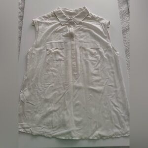 Old Navy Sleeveless Button-Front Blouse in Cream
